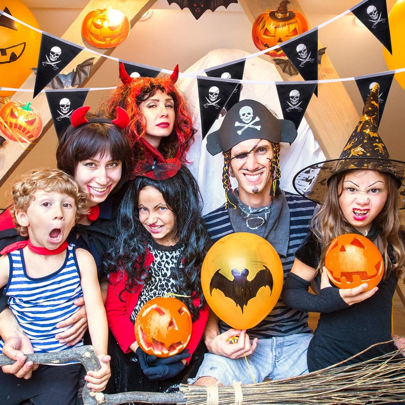 Whaline لاين 31.5 قدم لافتة هالوين جولي روجر، أعلام قراصنة جمجمة 30 قطعة أعلام مثلثية للزينة في حفلات الهالوين وحفلات القراصنة والديكور الخارجي، ألوان زاهية ومقاومة لتلاشي الأشعة فوق البنفسجية - Image 5